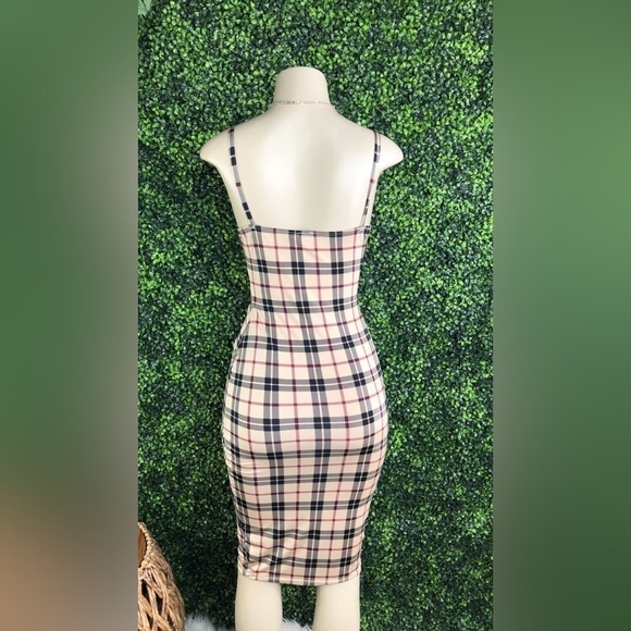 Sitting pretty dress - Picture 3 of 4